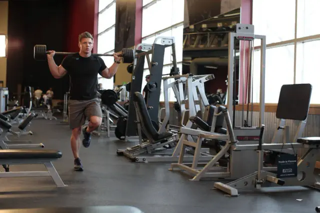 Barbell Walking Lunge 1