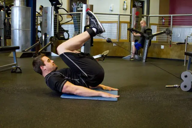 Cable Reverse Crunch 1