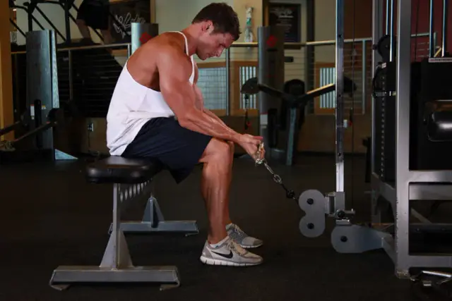 Cable Wrist Curl 1