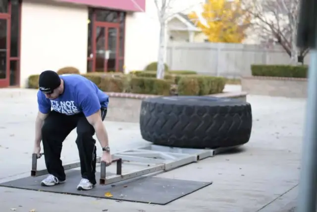 Car Deadlift — End