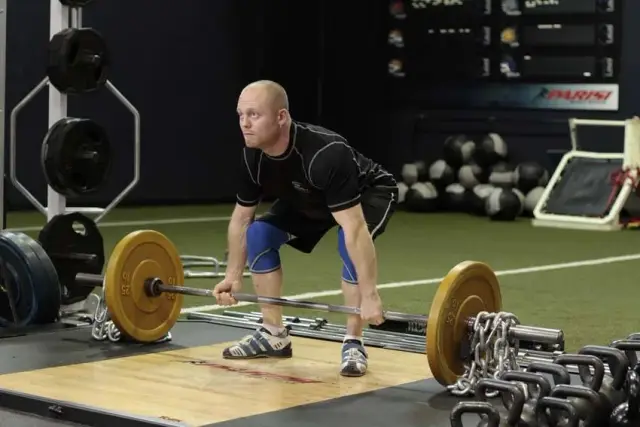 Deadlift with Chains 1