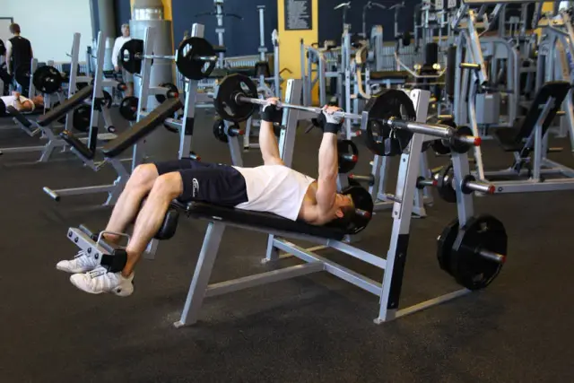 Decline Barbell Bench Press 2
