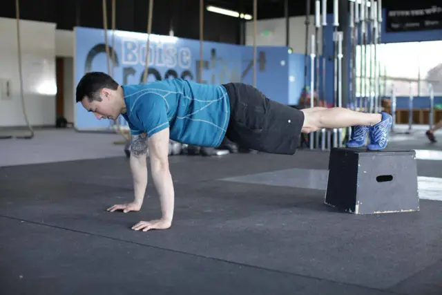 Decline Push-Up 1