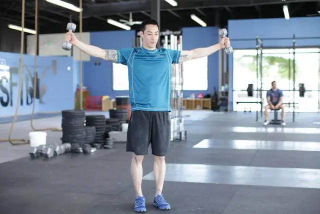 Dumbbell Scaption 2