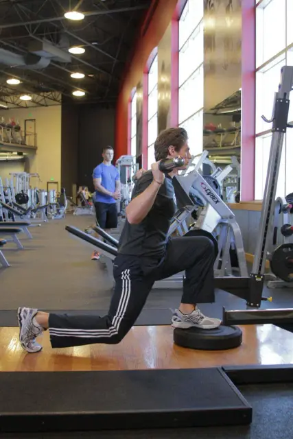 Elevated Back Lunge — End