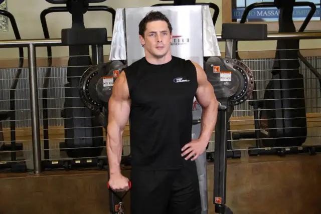 Front Cable Raise — Start