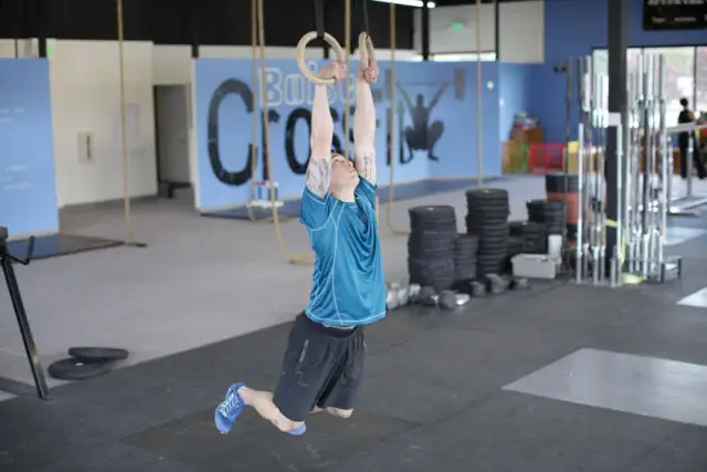Kipping Muscle Up — Start