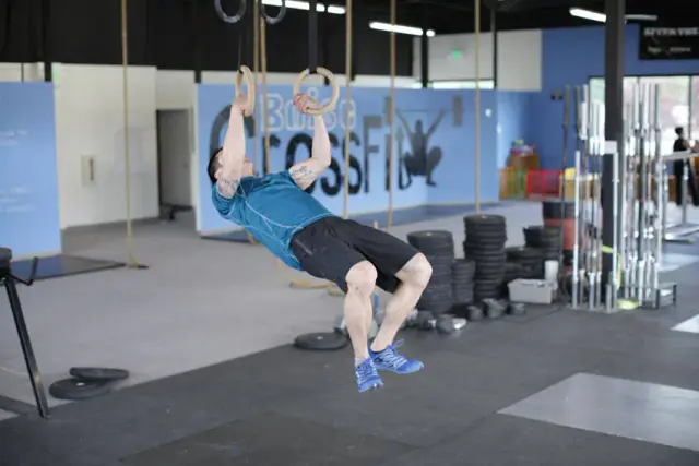 Kipping Muscle Up — End
