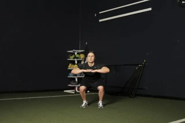 Knee Tuck Jump — Start