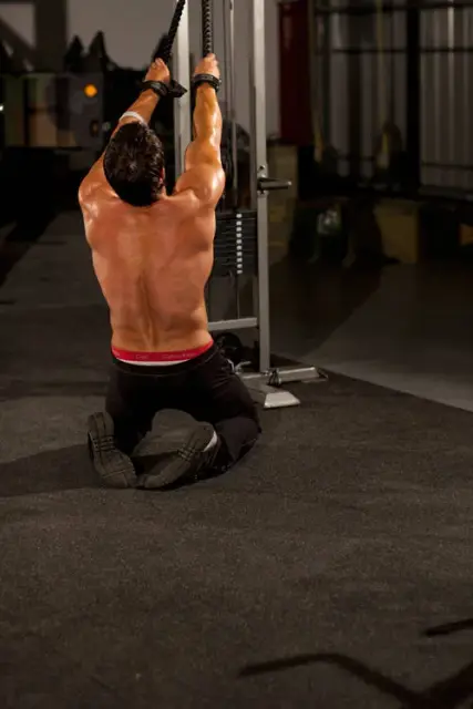 Kneeling High Pulley Row — Start