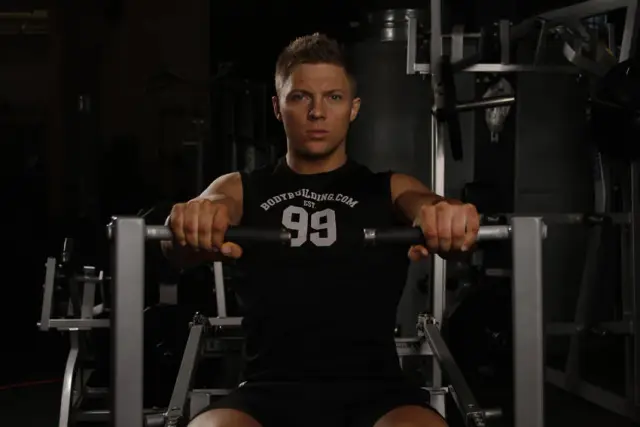 Leverage Chest Press — End