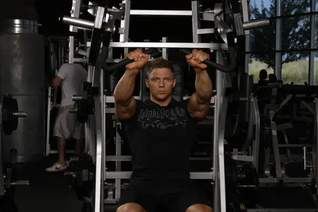 Leverage Incline Chest Press — End
