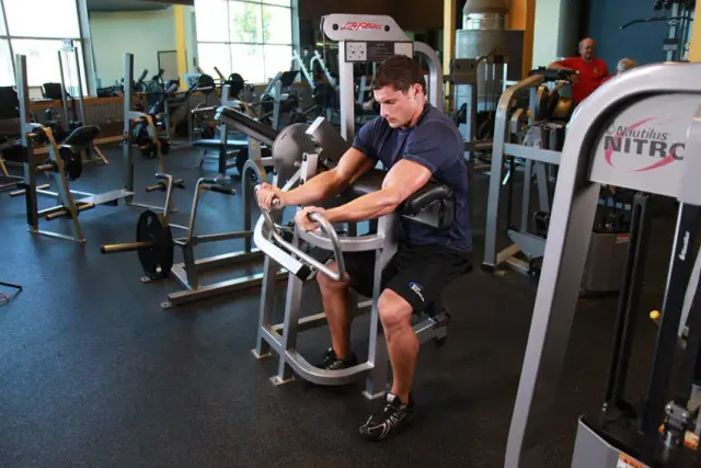 Machine Preacher Curls 1