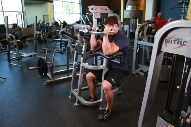 Machine Preacher Curls 2