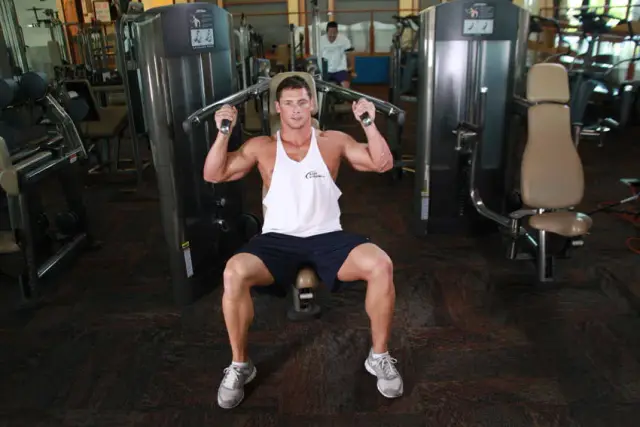 Machine Shoulder (Military) Press — Start