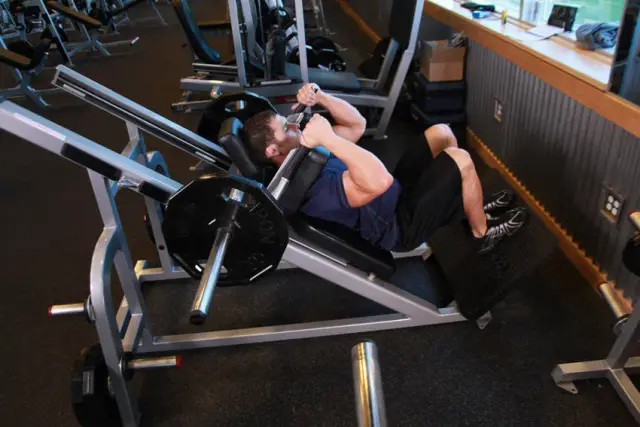 Narrow Stance Hack Squats — Start