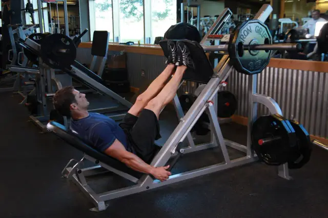 Narrow Stance Leg Press — End