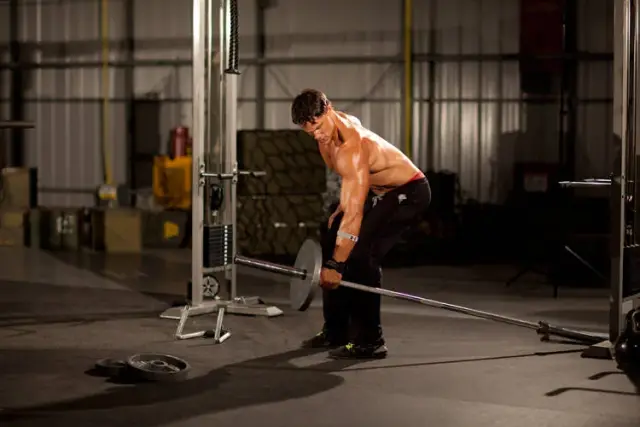One-Arm Long Bar Row — Start