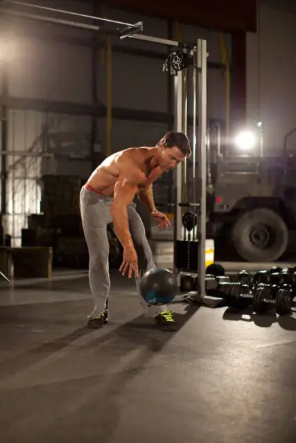 One-Arm Medicine Ball Slam — End