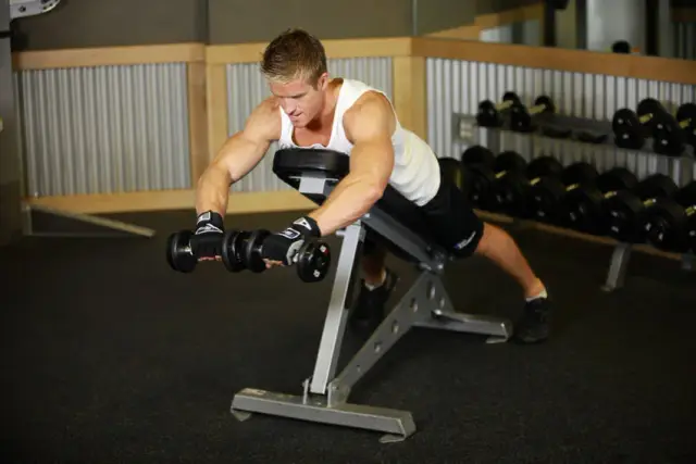 Reverse Flyes With External Rotation — Start