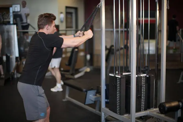 Rope Straight-Arm Pulldown — Start