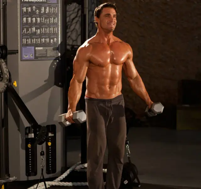 Side Laterals to Front Raise — Start