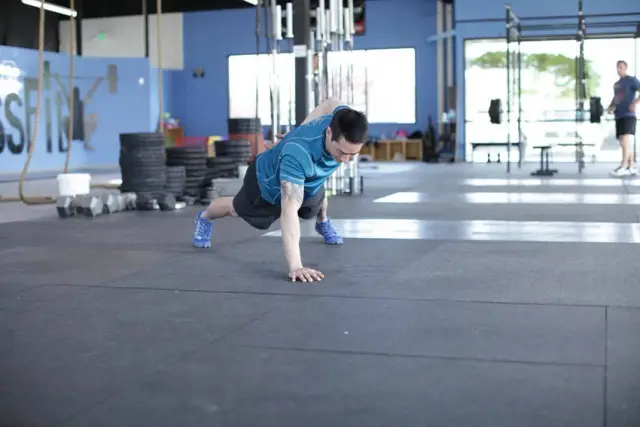 Single-Arm Push-Up — End