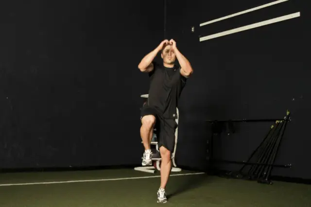 Single Leg Butt Kick — End