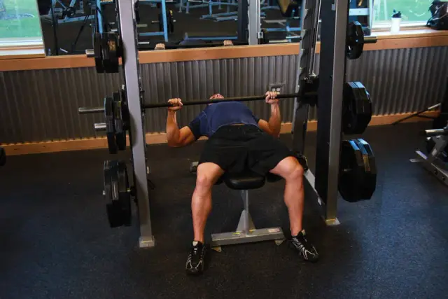 Smith Machine Bench Press — Start