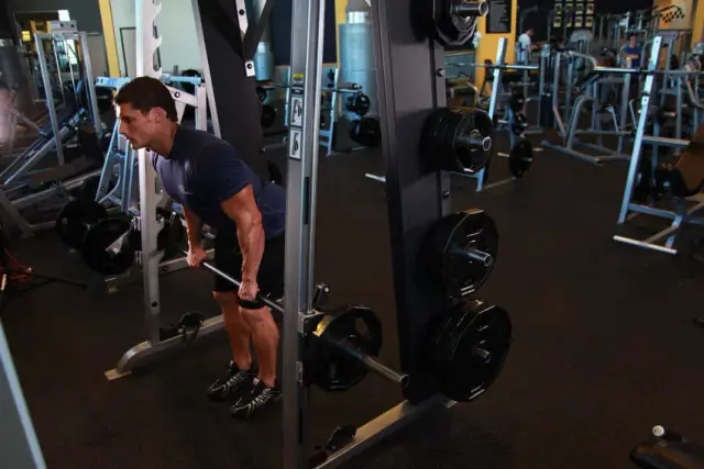 Smith Machine Bent Over Row — Start