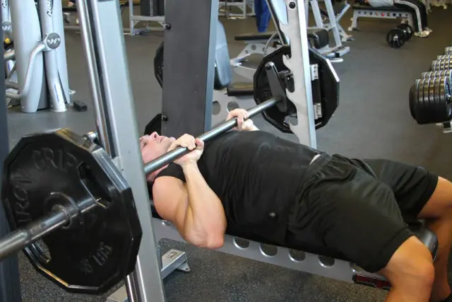 Smith Machine Close-Grip Bench Press — Start
