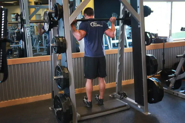 Smith Machine Reverse Calf Raises — Start