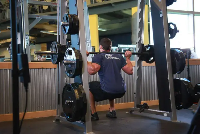 Smith Machine Squat — Start
