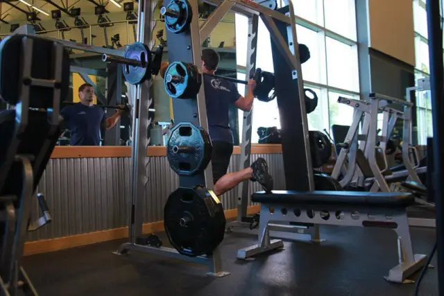 Smith Single-Leg Split Squat — Start