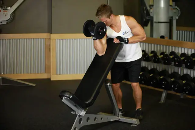 Standing One-Arm Dumbbell Curl Over Incline Bench 2