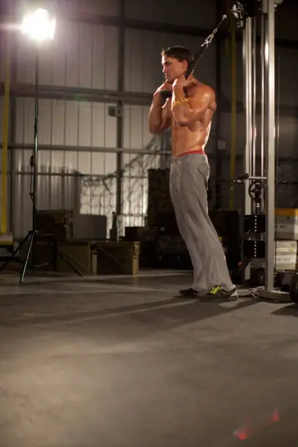 Standing Rope Crunch 1