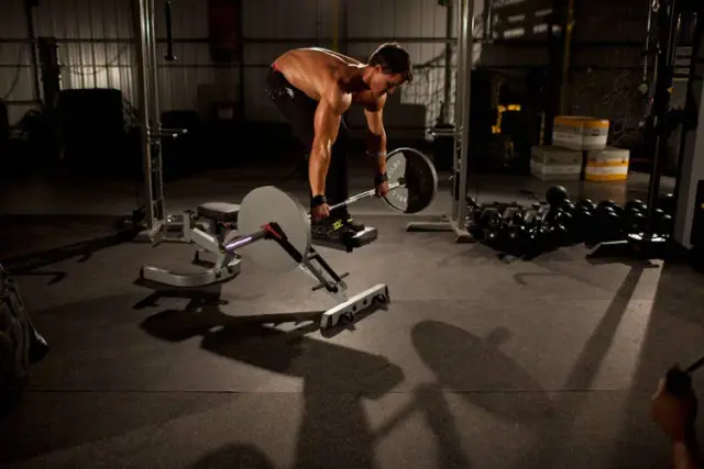 Straight Bar Bench Mid Rows — Start