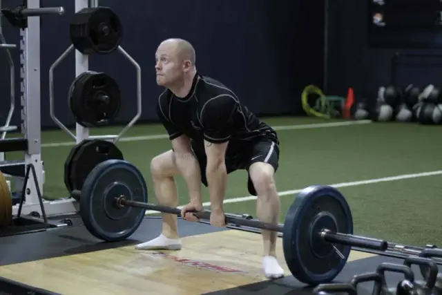 Sumo Deadlift — Start
