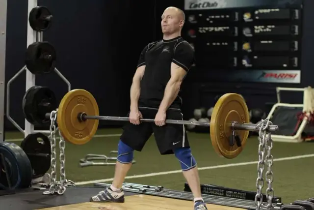Sumo Deadlift with Chains — End