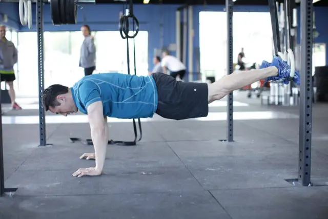 Suspended Reverse Crunch 1