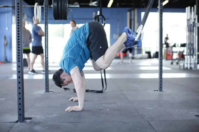 Suspended Reverse Crunch 2