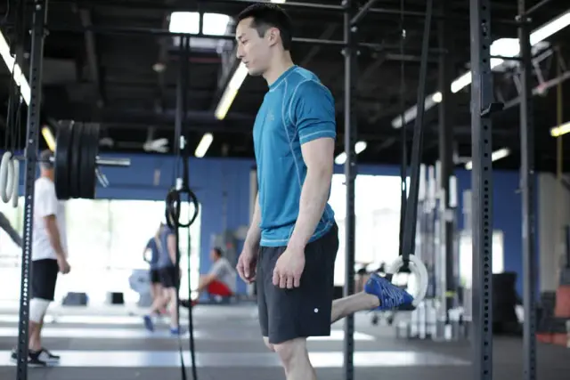Suspended Split Squat — Start