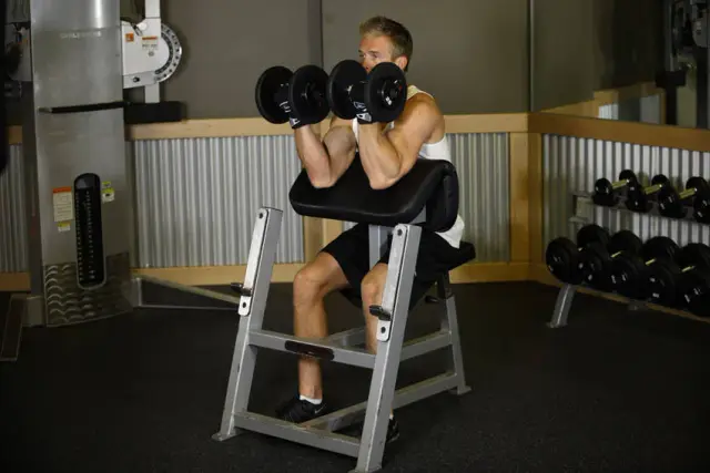 Two-Arm Dumbbell Preacher Curl 2