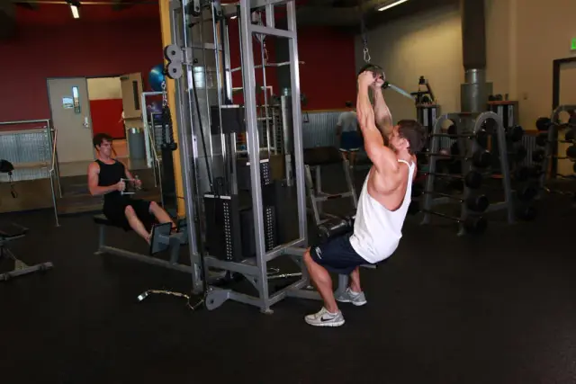 V-Bar Pulldown 2