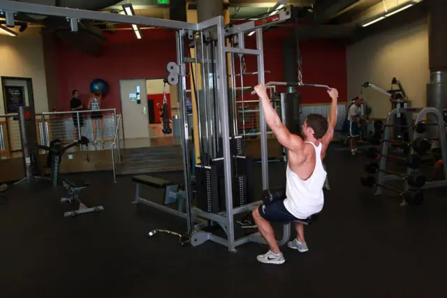 Wide-Grip Lat Pulldown 1